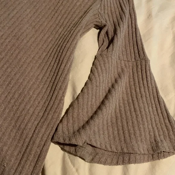 Medium Le Lis Taupe Ribbed Bell Sleeve Mock Turtleneck - Picture 3 of 3